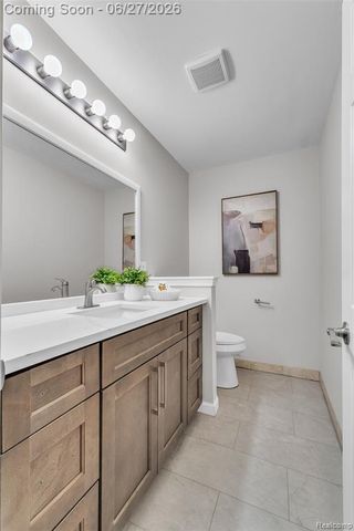 5310 Pond Bluff Drive, West Bloomfield, MI 48323