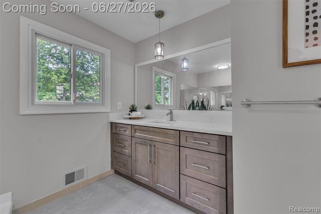 5310 Pond Bluff Drive, West Bloomfield, MI 48323