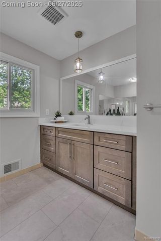 5310 Pond Bluff Drive, West Bloomfield, MI 48323