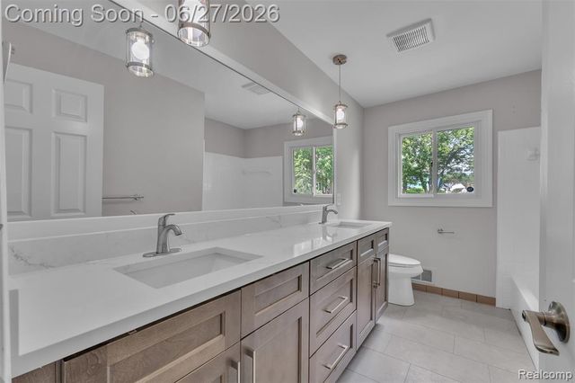 5310 Pond Bluff Drive, West Bloomfield, MI 48323
