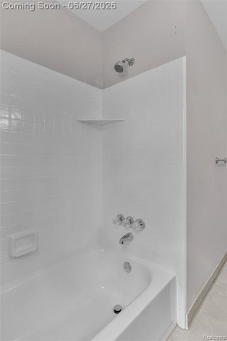 5310 Pond Bluff Drive, West Bloomfield, MI 48323