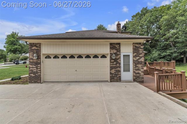 5310 Pond Bluff Drive, West Bloomfield, MI 48323