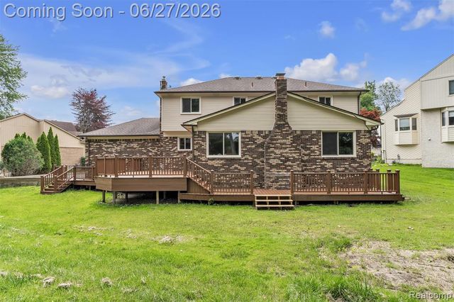 5310 Pond Bluff Drive, West Bloomfield, MI 48323