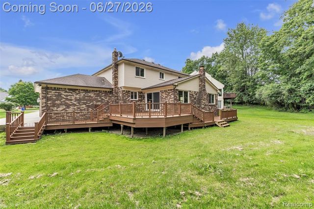 5310 Pond Bluff Drive, West Bloomfield, MI 48323