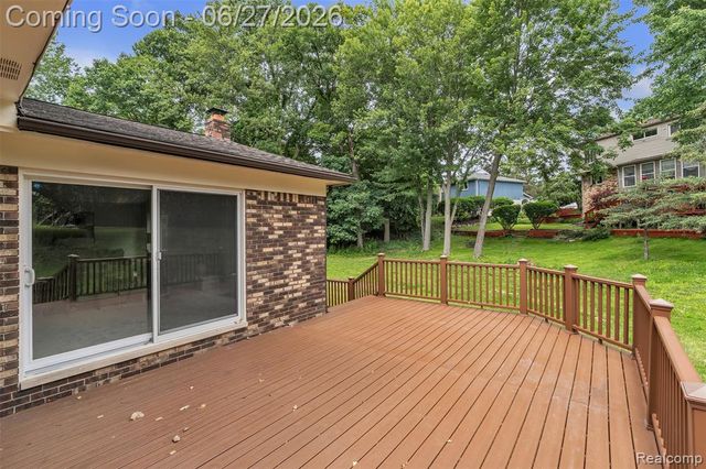 5310 Pond Bluff Drive, West Bloomfield, MI 48323