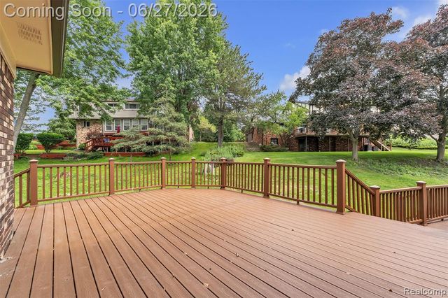5310 Pond Bluff Drive, West Bloomfield, MI 48323