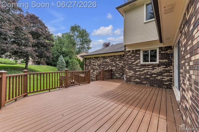 5310 Pond Bluff Drive, West Bloomfield, MI 48323