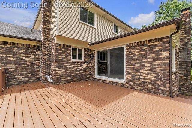 5310 Pond Bluff Drive, West Bloomfield, MI 48323