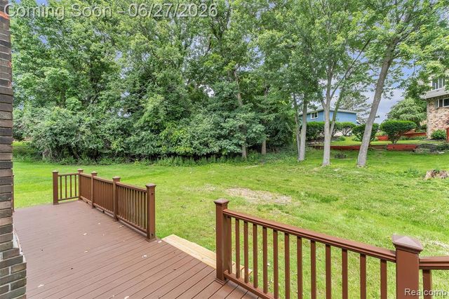5310 Pond Bluff Drive, West Bloomfield, MI 48323