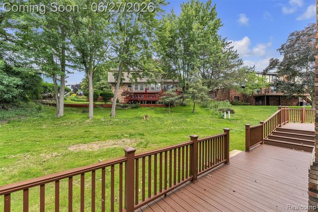 5310 Pond Bluff Drive, West Bloomfield, MI 48323