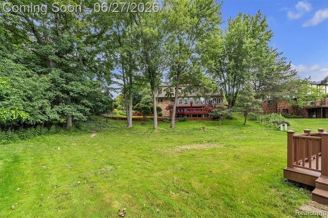 5310 Pond Bluff Drive, West Bloomfield, MI 48323