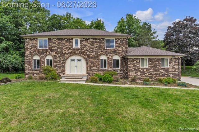 5310 Pond Bluff Drive, West Bloomfield, MI 48323