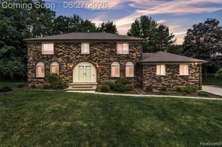 5310 Pond Bluff Drive, West Bloomfield, MI 48323