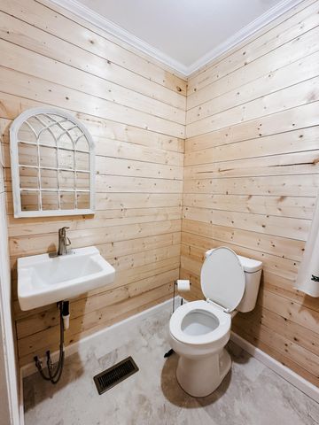 2404 Main Street, Pikeville, TN 37367