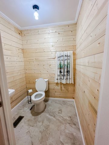 2404 Main Street, Pikeville, TN 37367