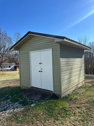 2404 Main Street, Pikeville, TN 37367