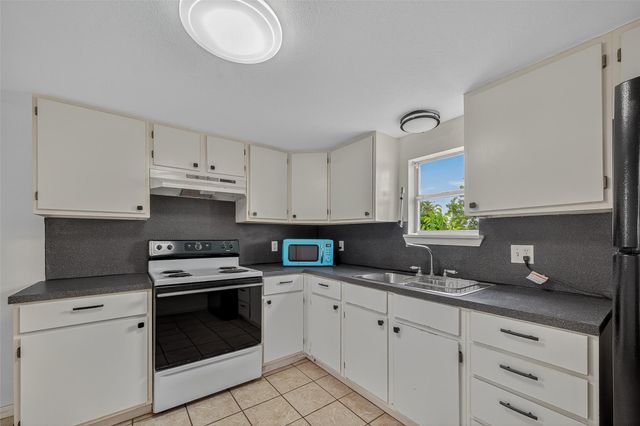 1116 6th St, San Leon, TX 77539