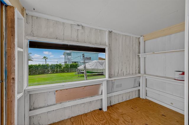 1116 6th St, San Leon, TX 77539