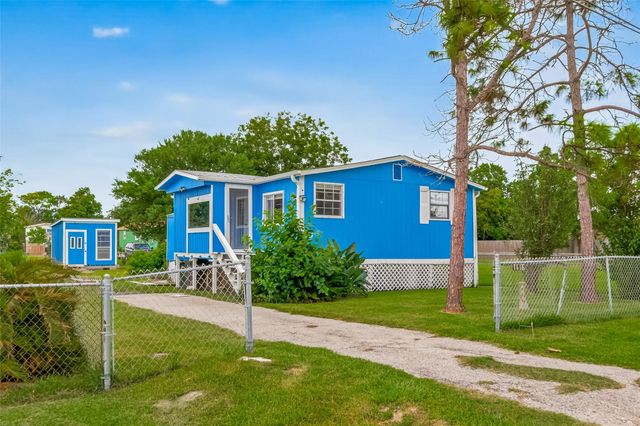 1116 6th St, San Leon, TX 77539
