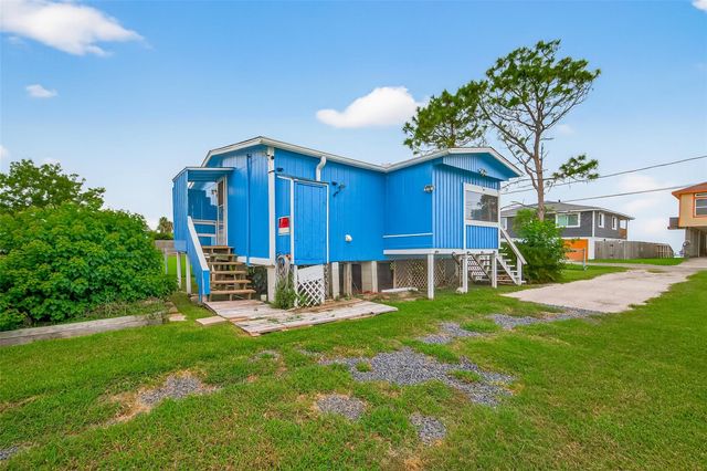 1116 6th St, San Leon, TX 77539
