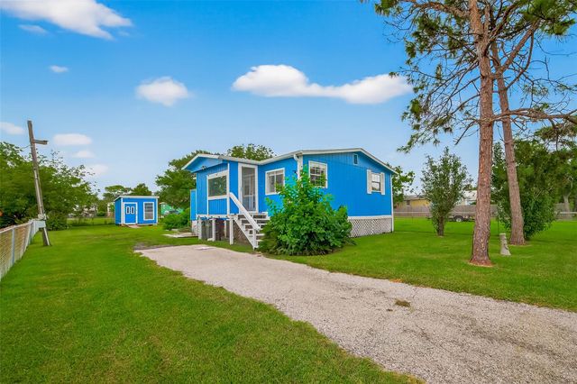 1116 6th St, San Leon, TX 77539