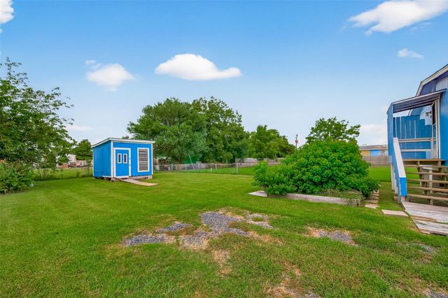 1116 6th St, San Leon, TX 77539