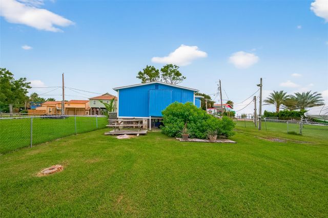 1116 6th St, San Leon, TX 77539