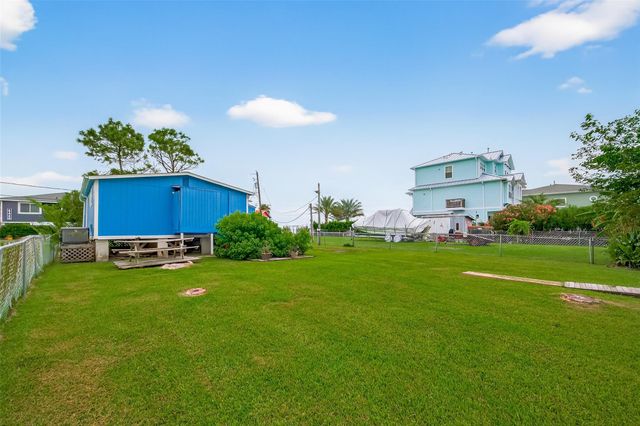 1116 6th St, San Leon, TX 77539