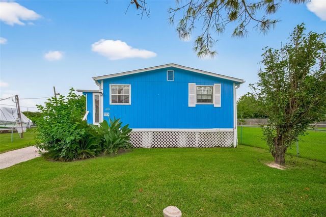 1116 6th St, San Leon, TX 77539