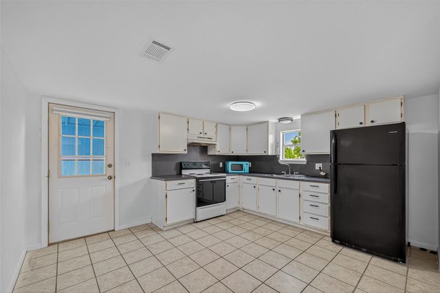 1116 6th St, San Leon, TX 77539