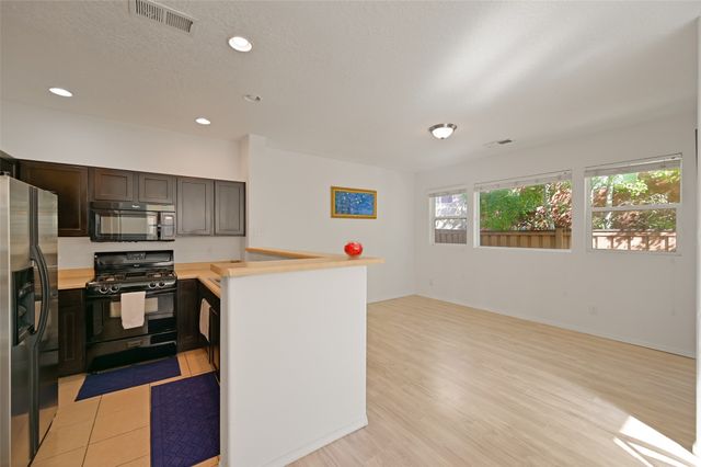 15 Scenic Mesa Road, Santa Fe, NM 87508