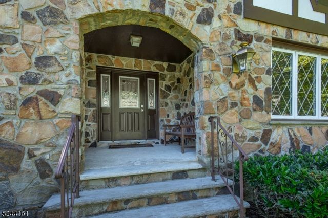 16 Manor Dr, Morris Twp., NJ 07960