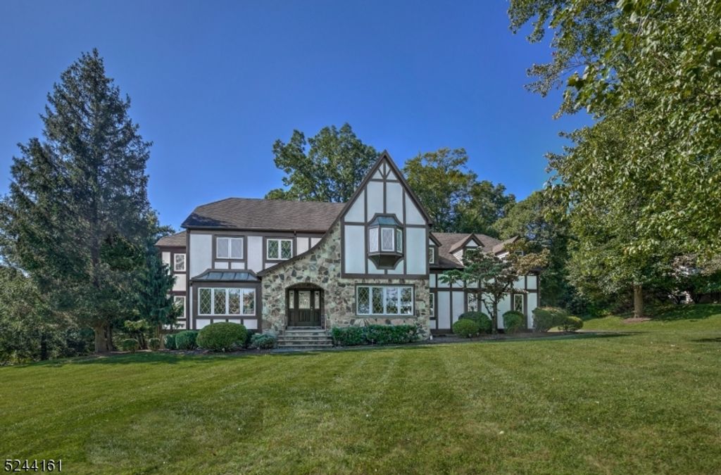 16 Manor Dr, Morris Twp., NJ 07960