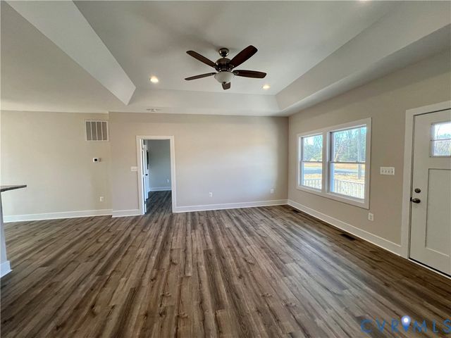 57 Otter Ln, Montross, VA 22520