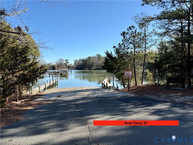 57 Otter Ln, Montross, VA 22520