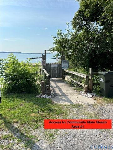 57 Otter Ln, Montross, VA 22520