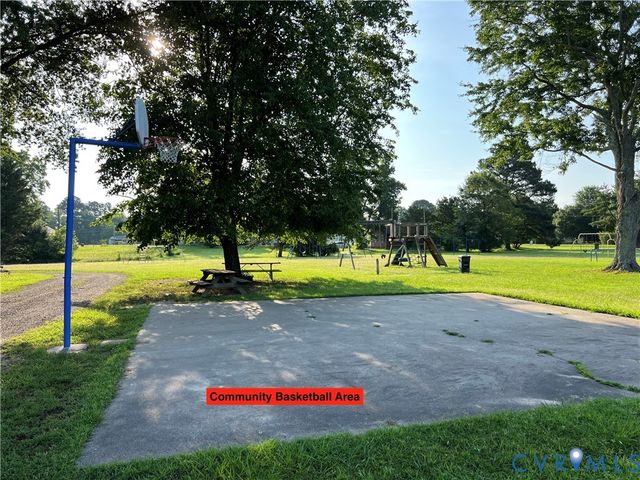 57 Otter Ln, Montross, VA 22520