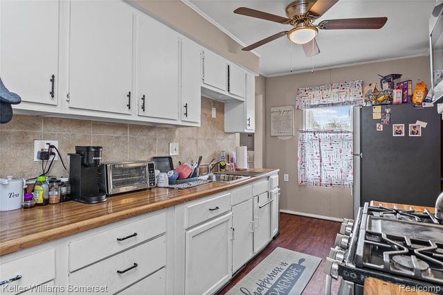 6501 Heyden Street, Dearborn Heights, MI 48127