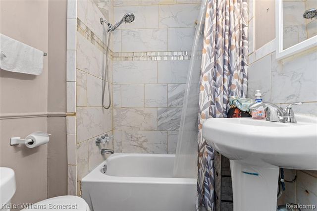 6501 Heyden Street, Dearborn Heights, MI 48127