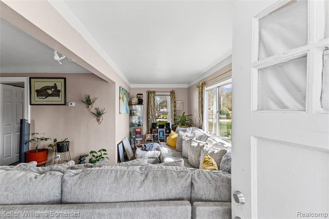 6501 Heyden Street, Dearborn Heights, MI 48127