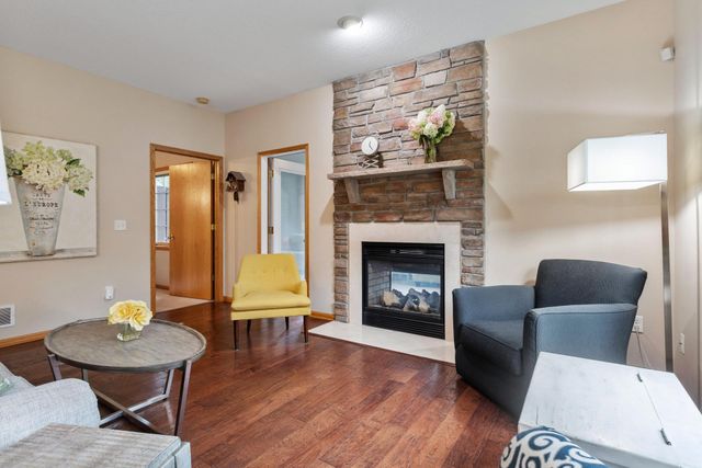 339 Summer Place E, Maplewood, MN 55117