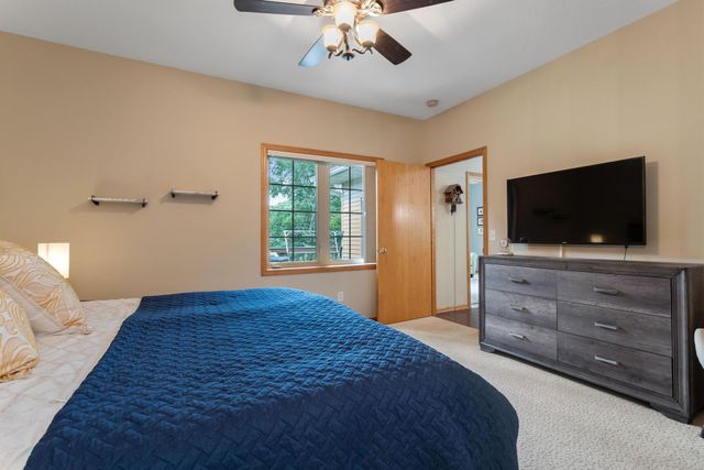 339 Summer Place E, Maplewood, MN 55117