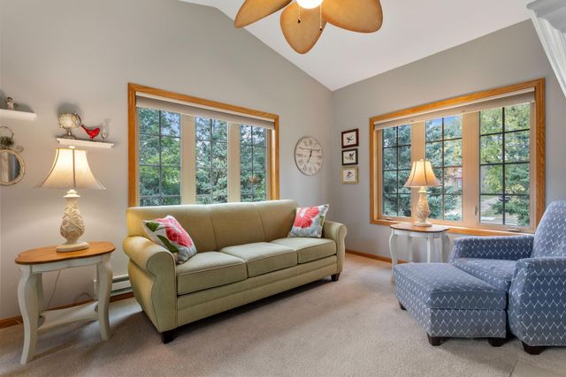 339 Summer Place E, Maplewood, MN 55117