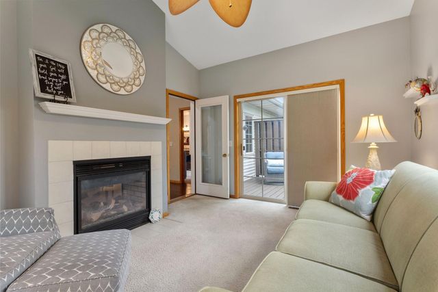 339 Summer Place E, Maplewood, MN 55117