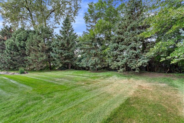 339 Summer Place E, Maplewood, MN 55117
