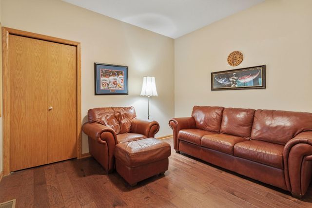 339 Summer Place E, Maplewood, MN 55117