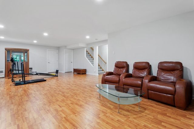 339 Summer Place E, Maplewood, MN 55117