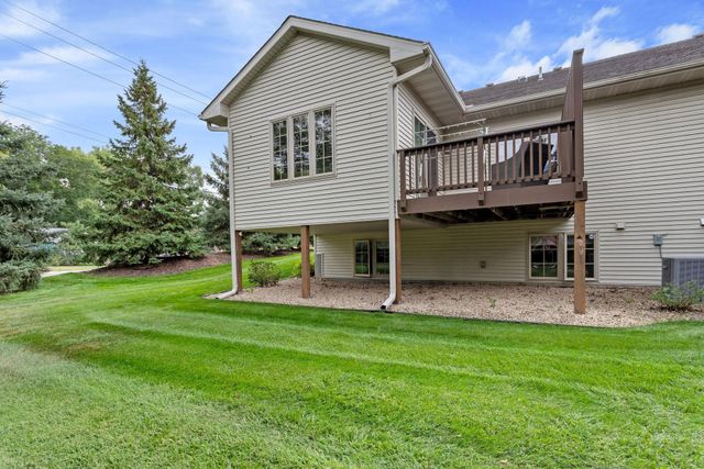 339 Summer Place E, Maplewood, MN 55117