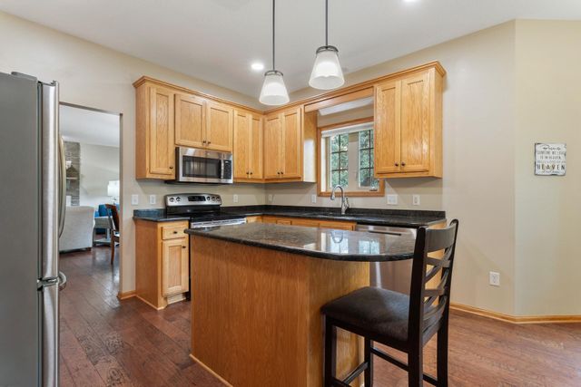339 Summer Place E, Maplewood, MN 55117