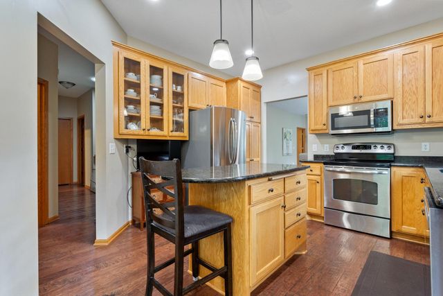 339 Summer Place E, Maplewood, MN 55117